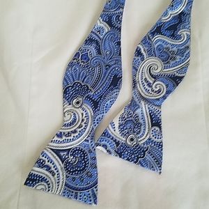 Adjustable silk bow tie